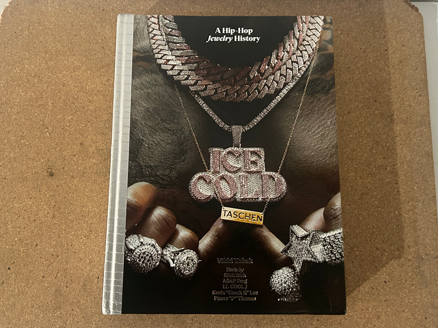 Ice Cold. A Hip-Hop Jewelry History | Hardcover book