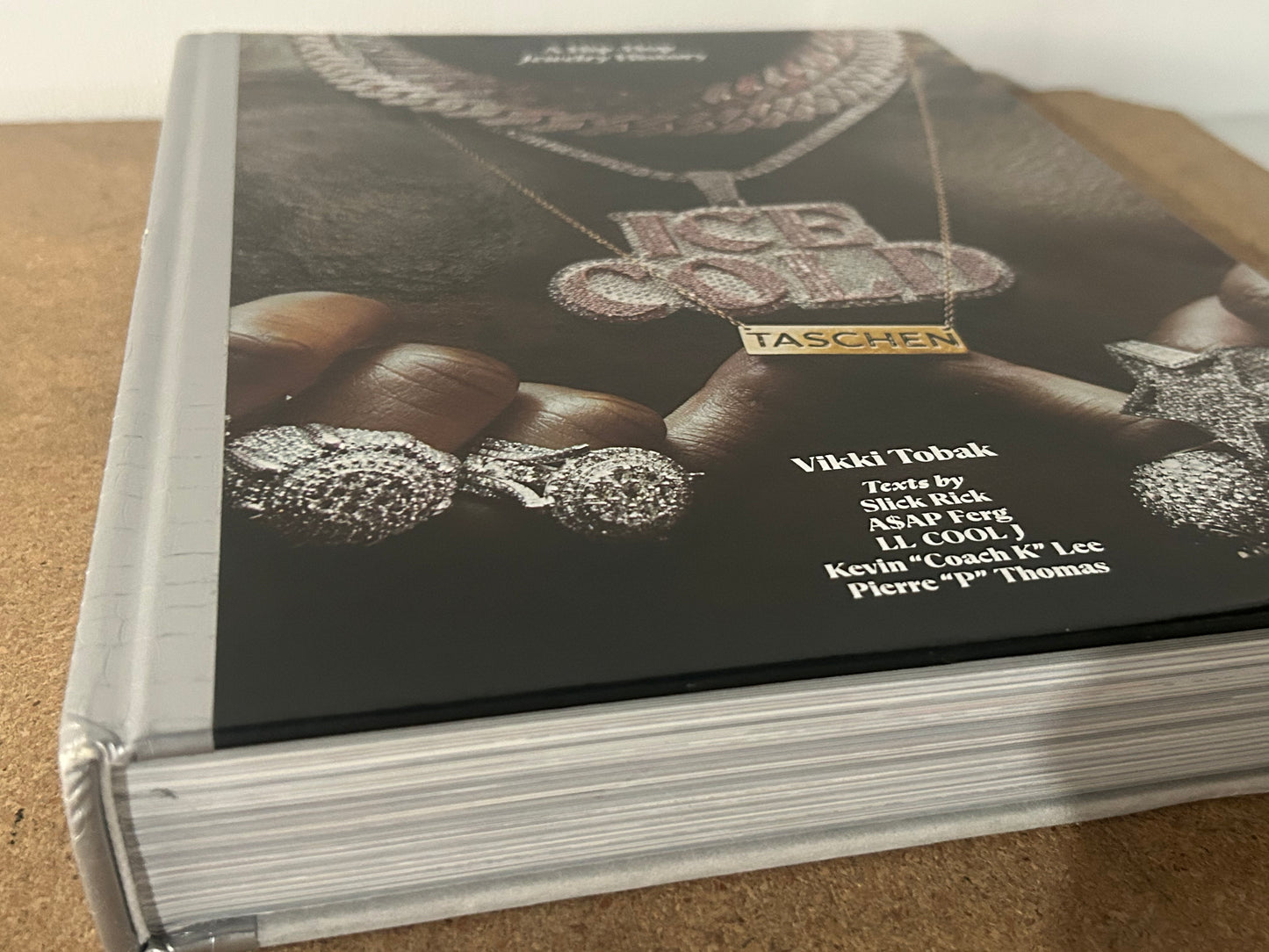 Ice Cold. A Hip-Hop Jewelry History | Hardcover book