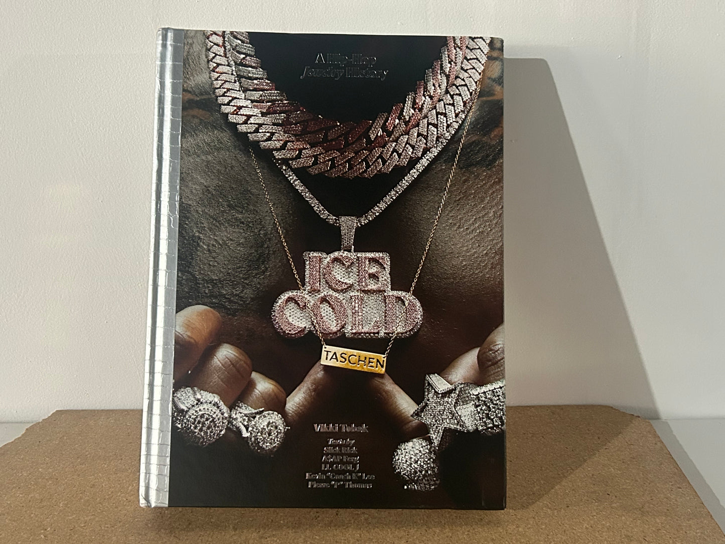 Ice Cold. A Hip-Hop Jewelry History | Hardcover book