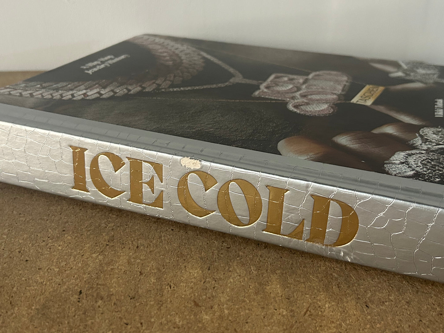 Ice Cold. A Hip-Hop Jewelry History | Hardcover book